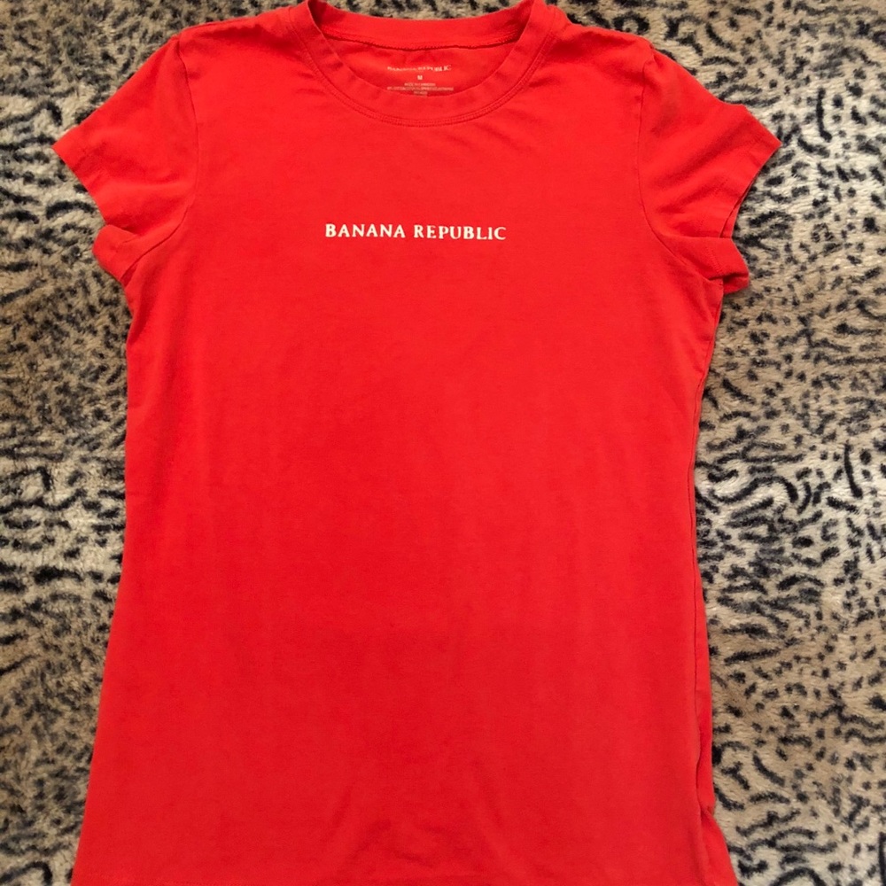 Super soft basic Banana Republic logo tee